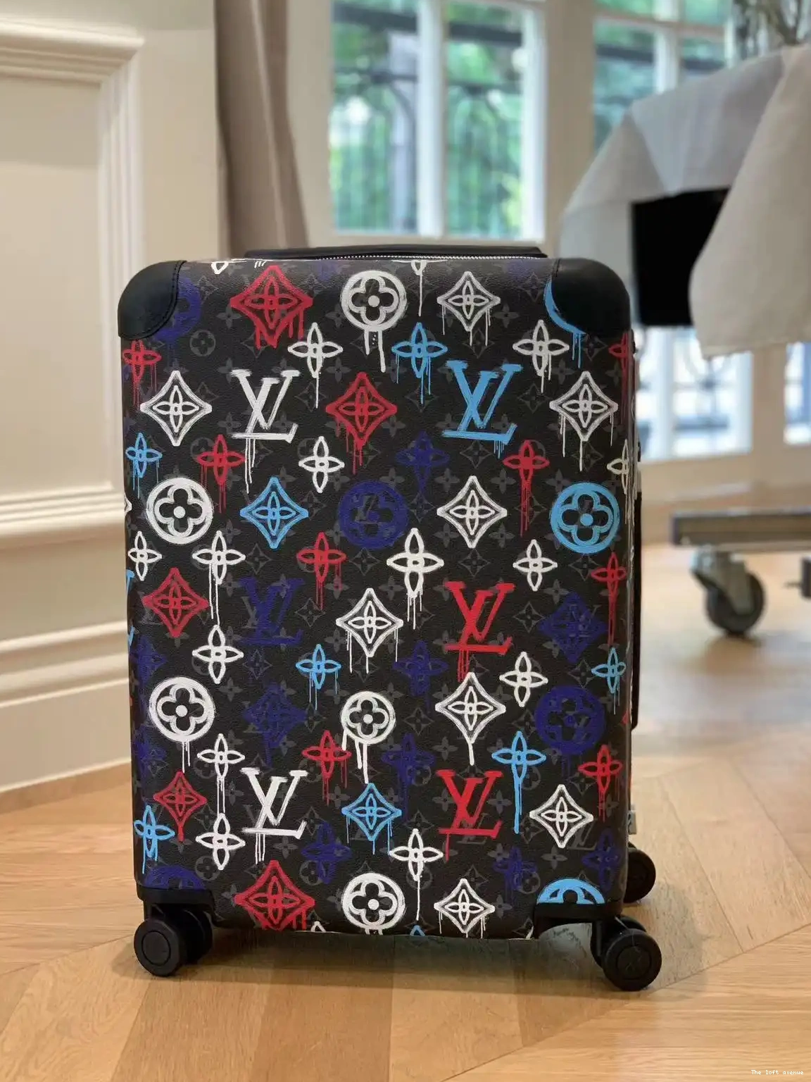 CABIN 37L SUITCASE 55 CUSTOM HORIZON GRAFFITI 0707
